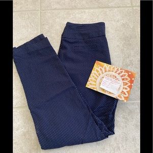 🧡  EIGHT CLOVER Size 10 Navy with White   EUC